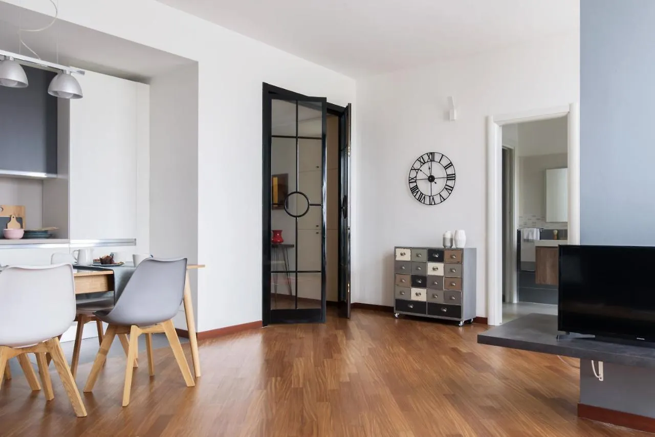 Altido Superb Flat With Home Office Near Dateo Station Milan Italy